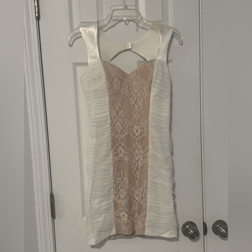 BEAUTIFUL ivory dress.